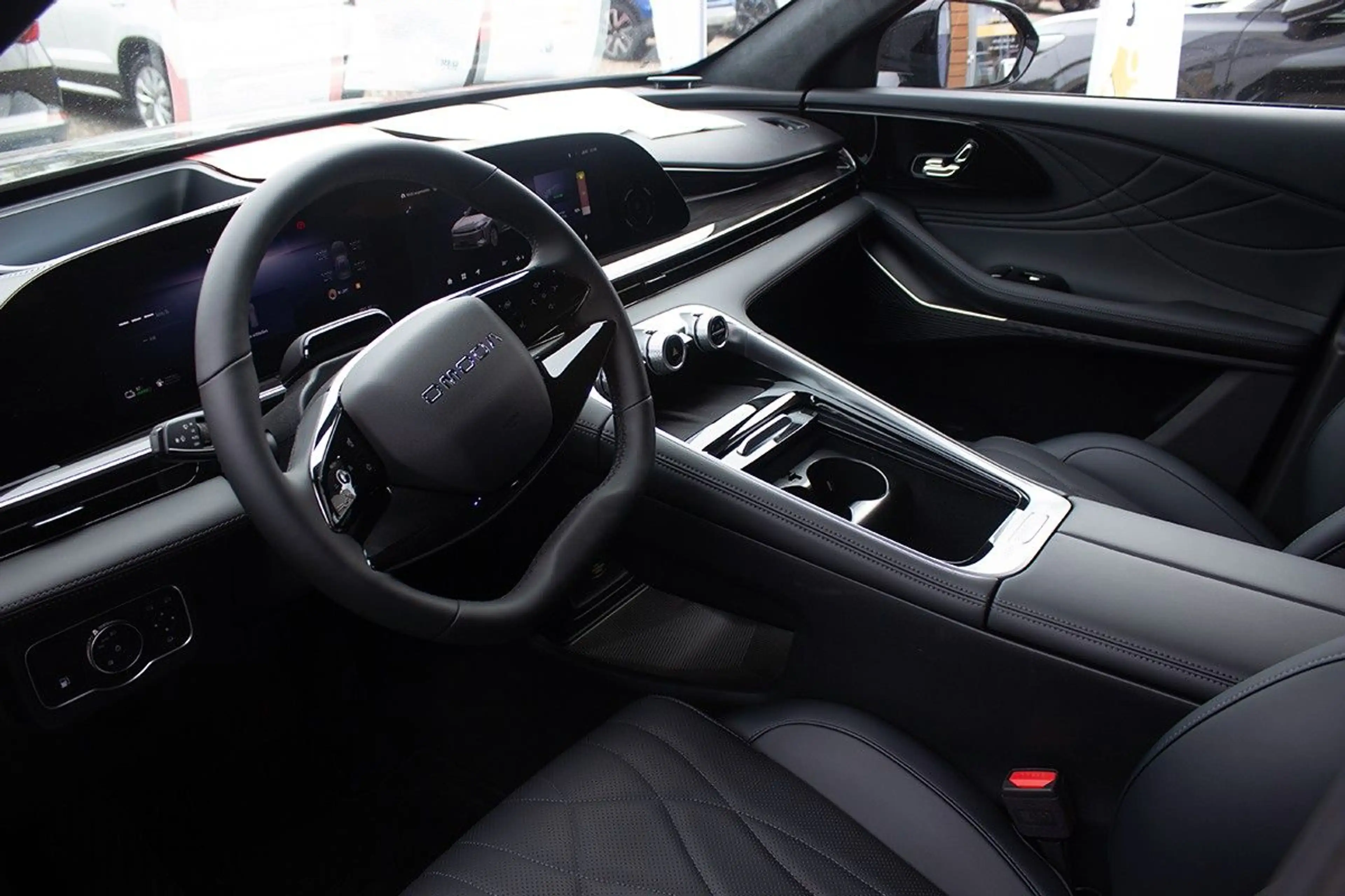 Omoda 9 1.5 TGDI PHEV 395 kW Exclusive HUD Leder Sony — photo 13