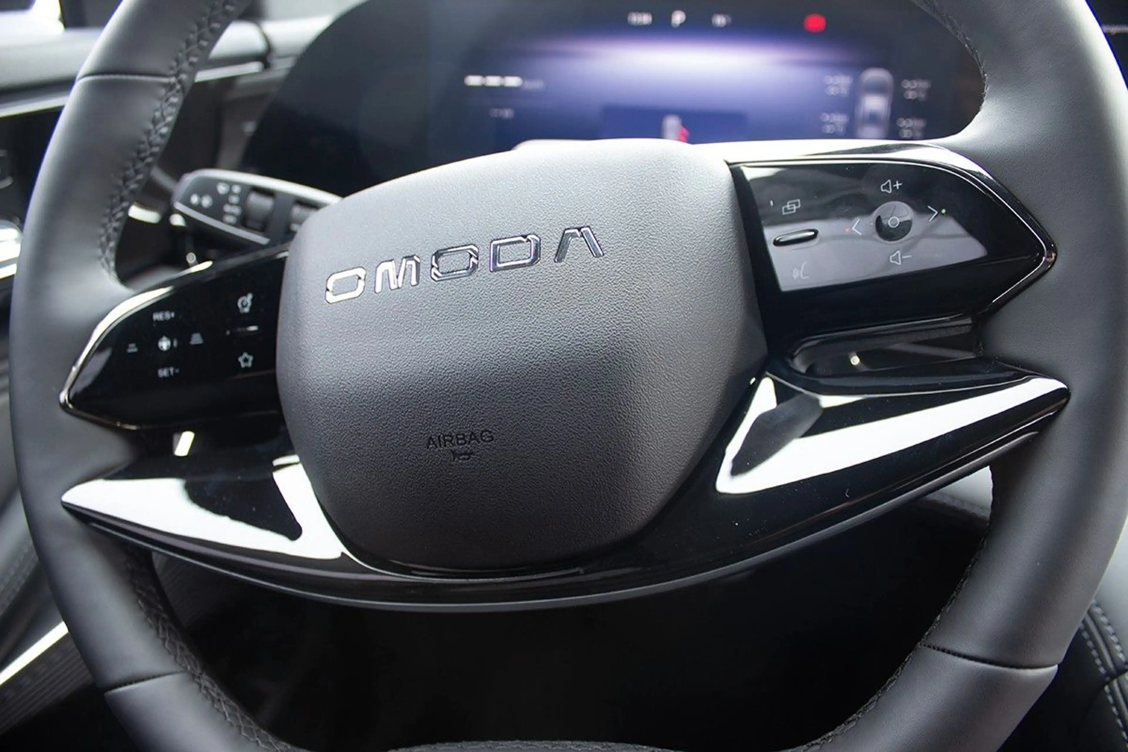 Omoda 9 1.5 TGDI PHEV 395 kW Exclusive HUD Leder Sony — photo 14