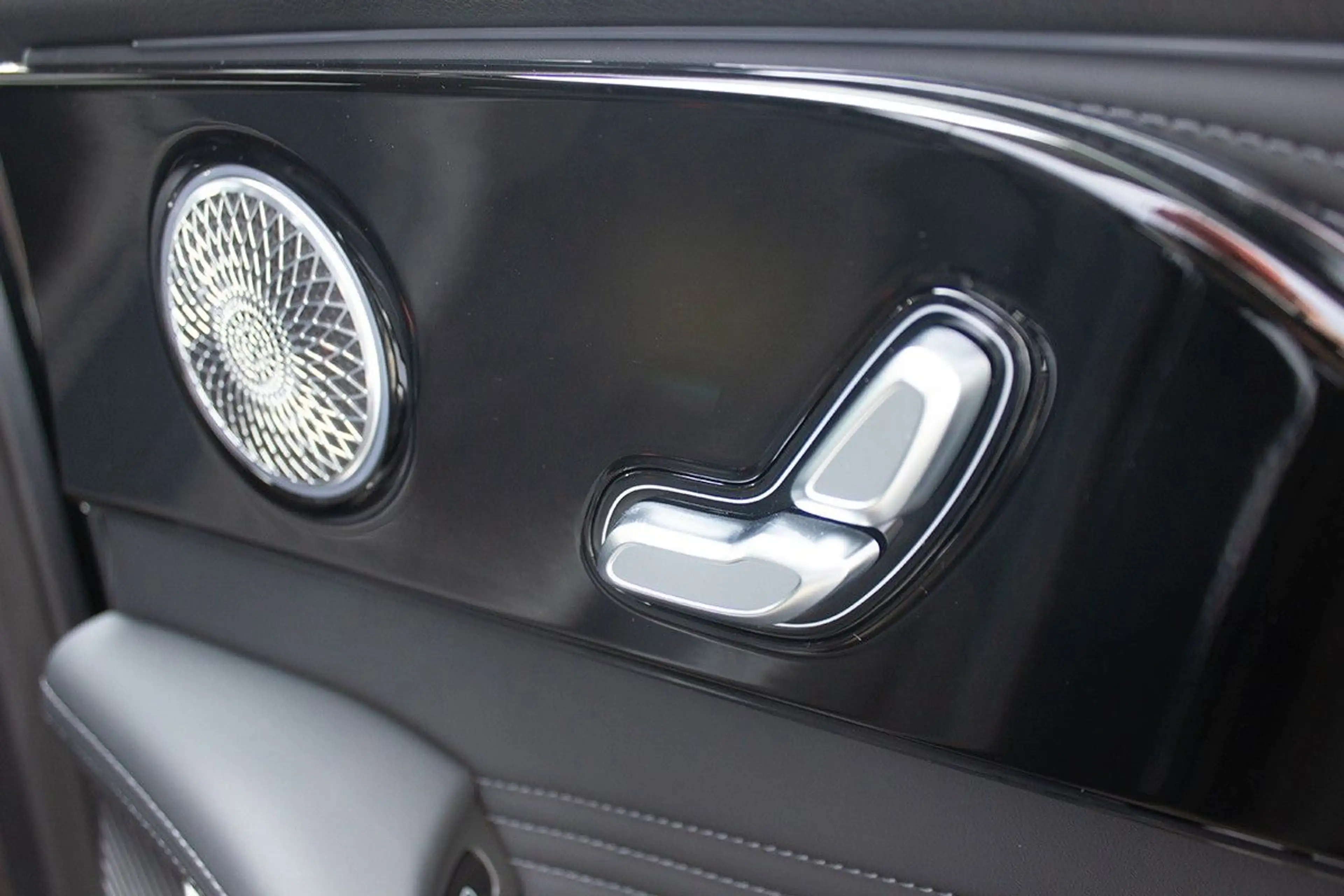 Omoda 9 1.5 TGDI PHEV 395 kW Exclusive HUD Leder Sony — photo 11