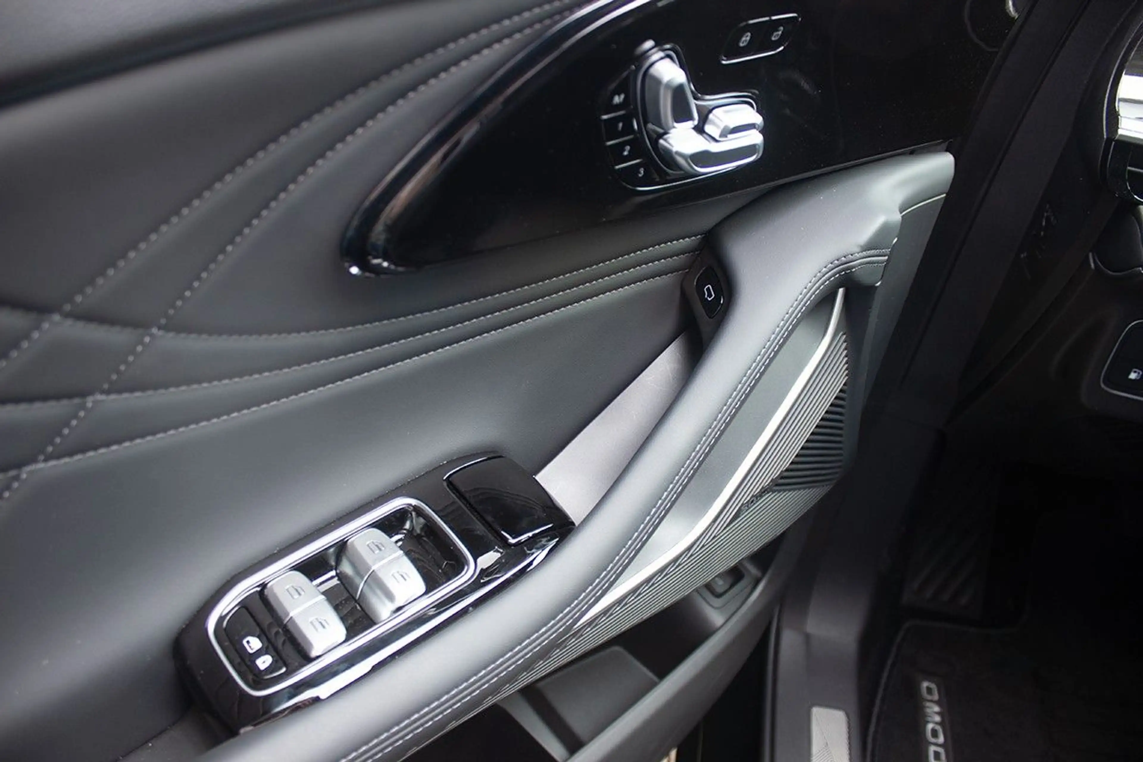 Omoda 9 1.5 TGDI PHEV 395 kW Exclusive HUD Leder Sony — photo 9