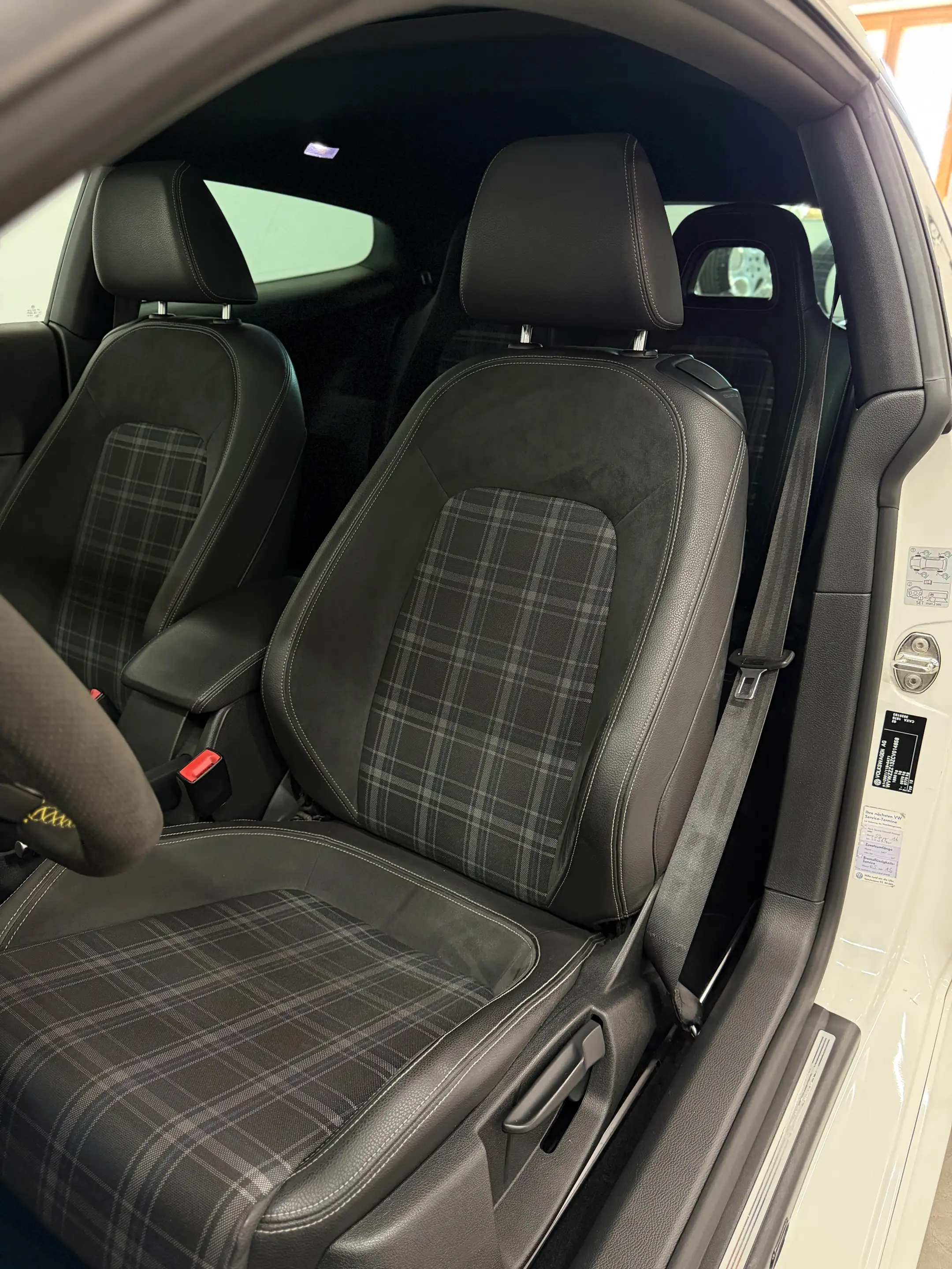 Volkswagen Scirocco Scirocco 1,4 Sky Edition TSI BMT Sky Edition — photo 14