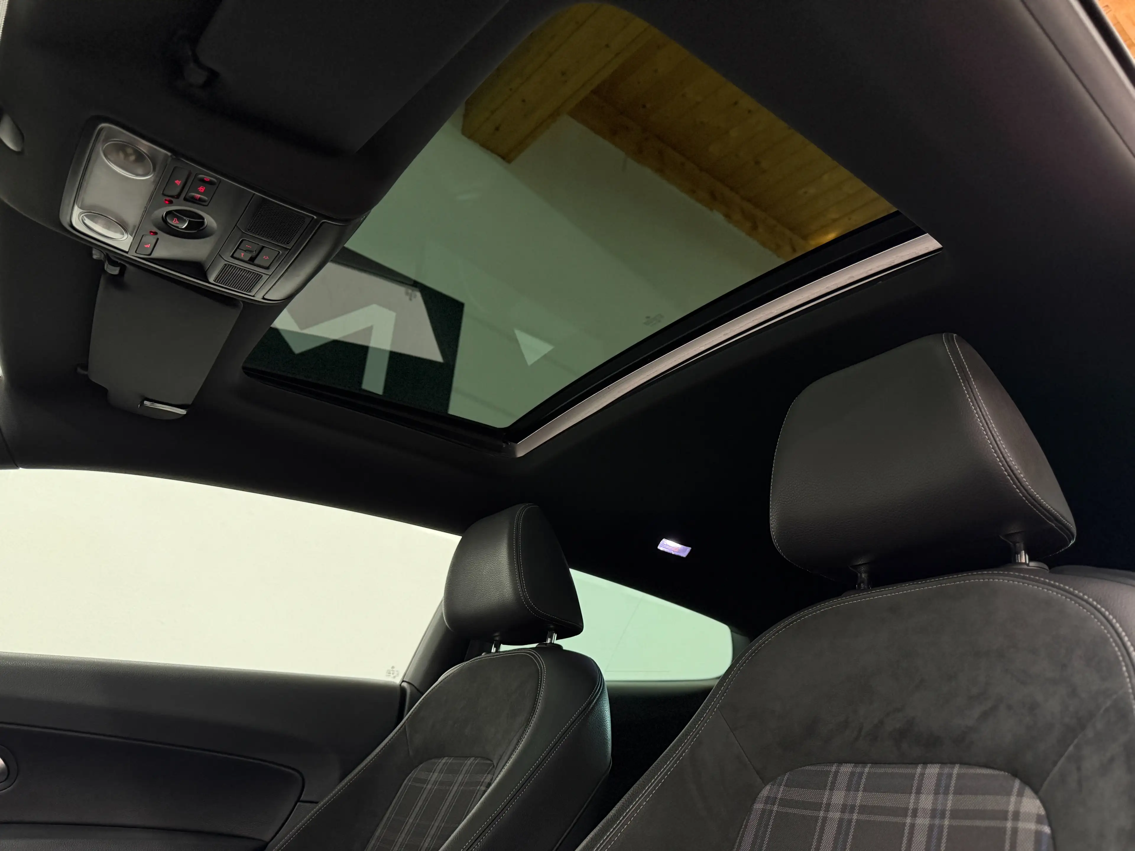 Volkswagen Scirocco Scirocco 1,4 Sky Edition TSI BMT Sky Edition — photo 15