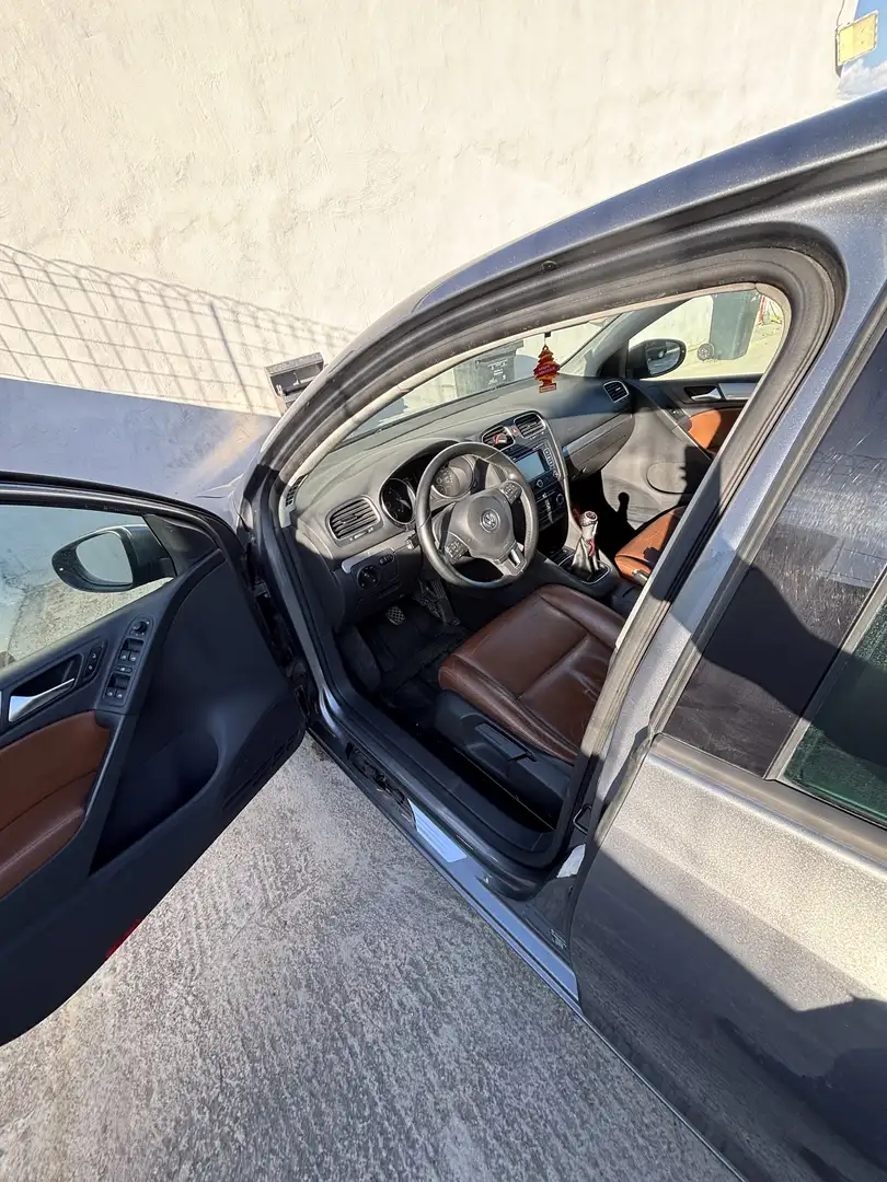 Volkswagen Golf - 1