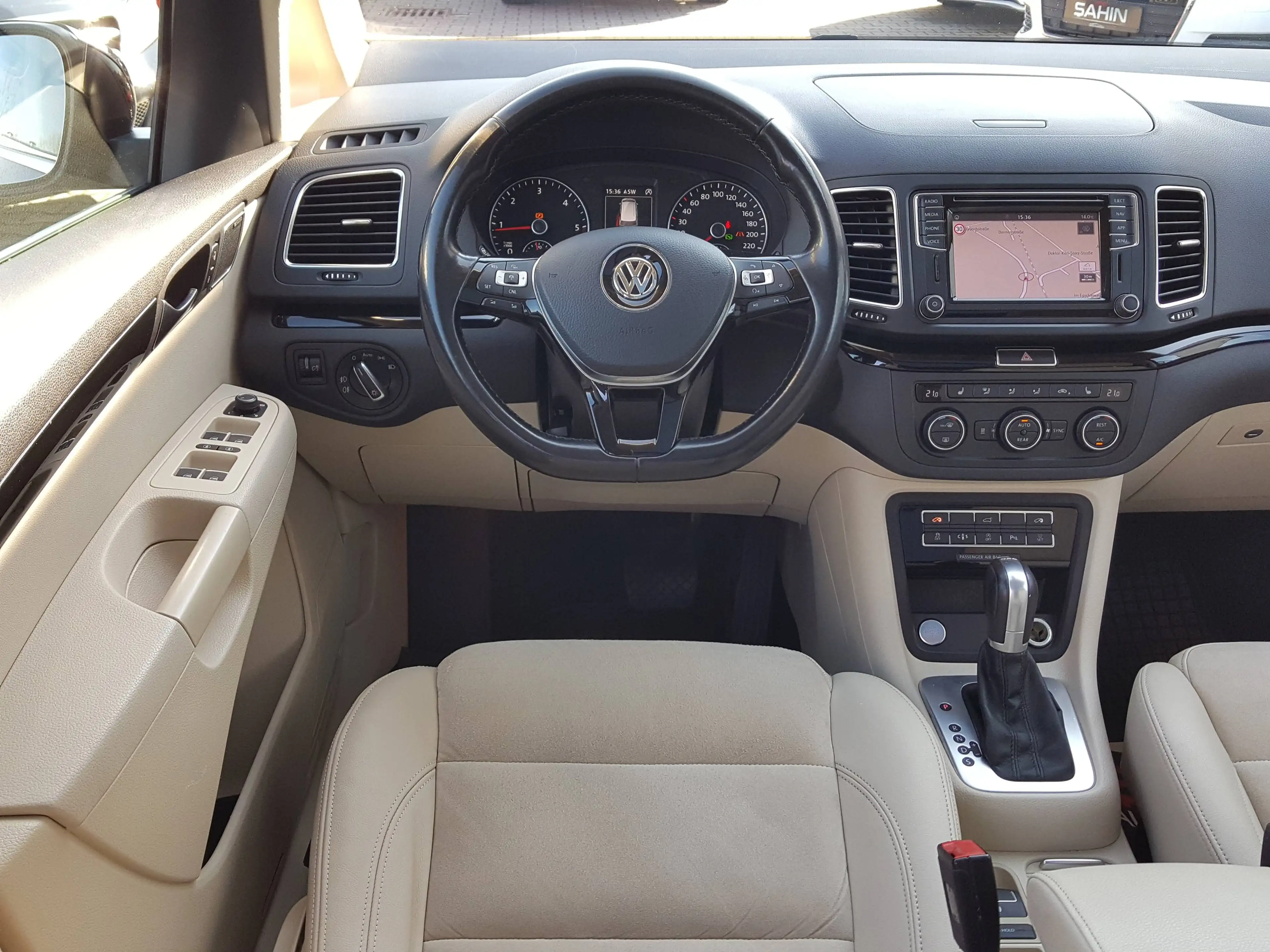 Volkswagen Sharan 2.0 TDI DSG Highline 7-Sitzer Stdhzg Pano ACC+TOT+SPUR AHK RFK — photo 12