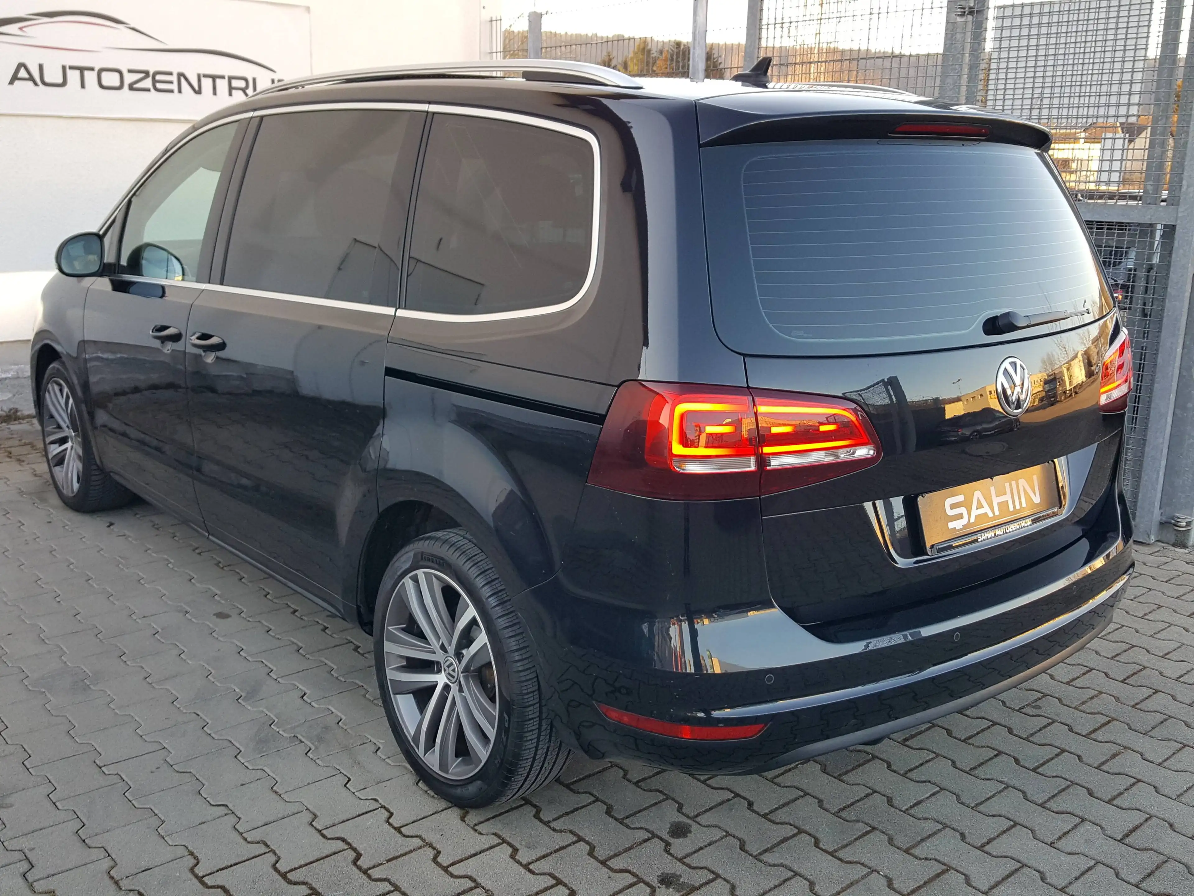 Volkswagen Sharan 2.0 TDI DSG Highline 7-Sitzer Stdhzg Pano ACC+TOT+SPUR AHK RFK — photo 5