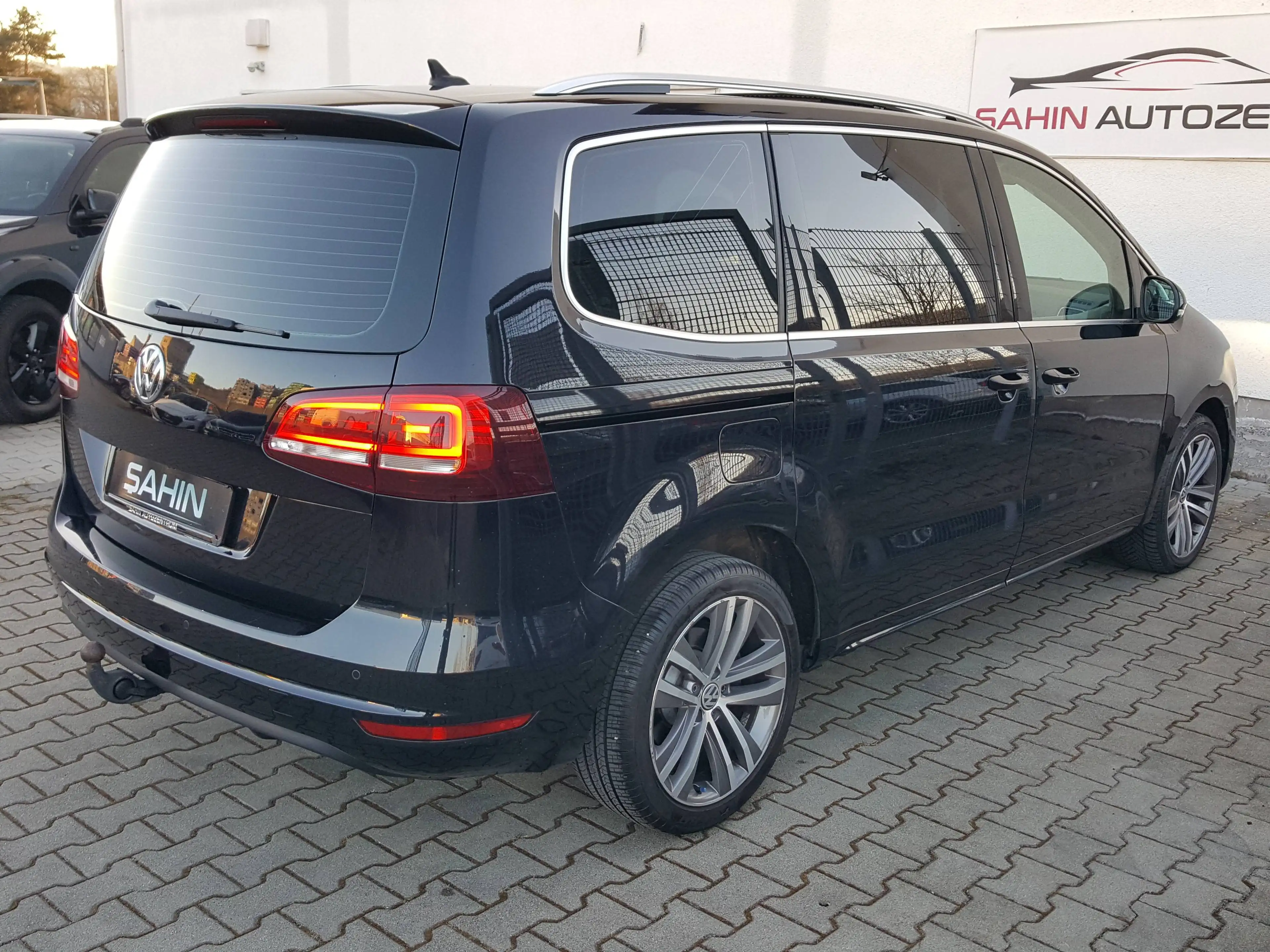 Volkswagen Sharan 2.0 TDI DSG Highline 7-Sitzer Stdhzg Pano ACC+TOT+SPUR AHK RFK — photo 6