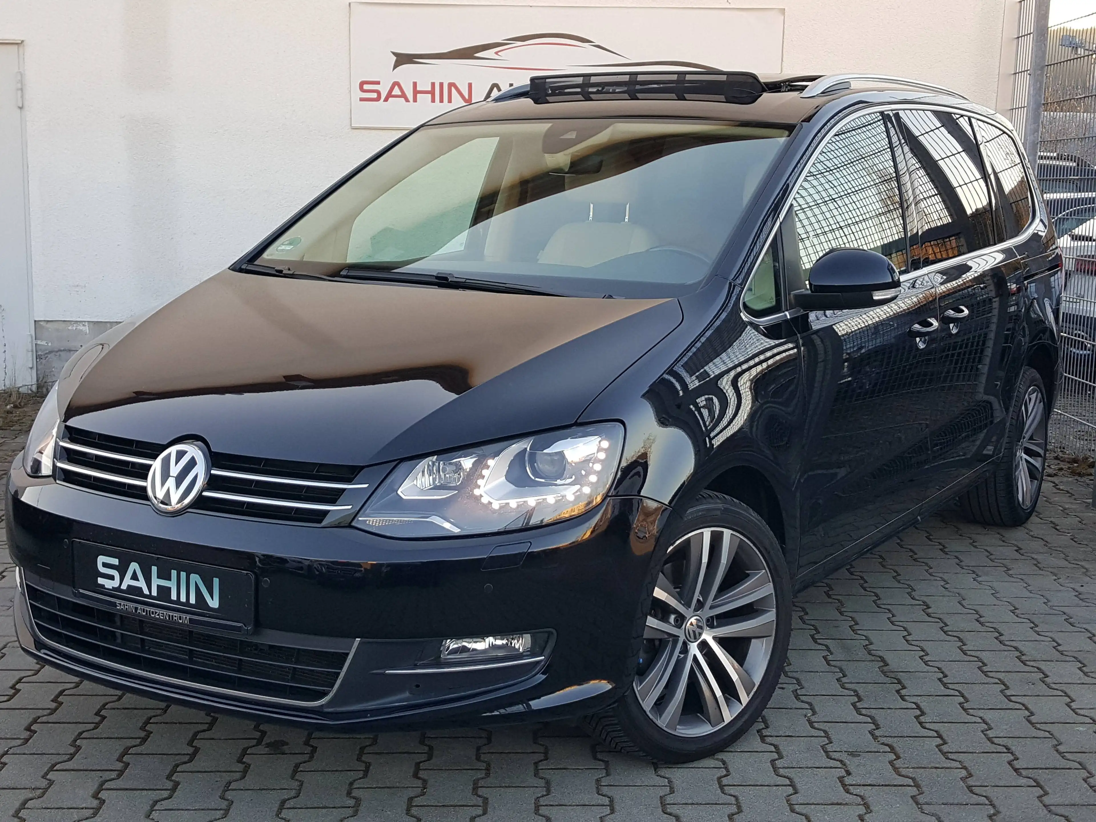 Volkswagen Sharan 2.0 TDI DSG Highline 7-Sitzer Stdhzg Pano ACC+TOT+SPUR AHK RFK