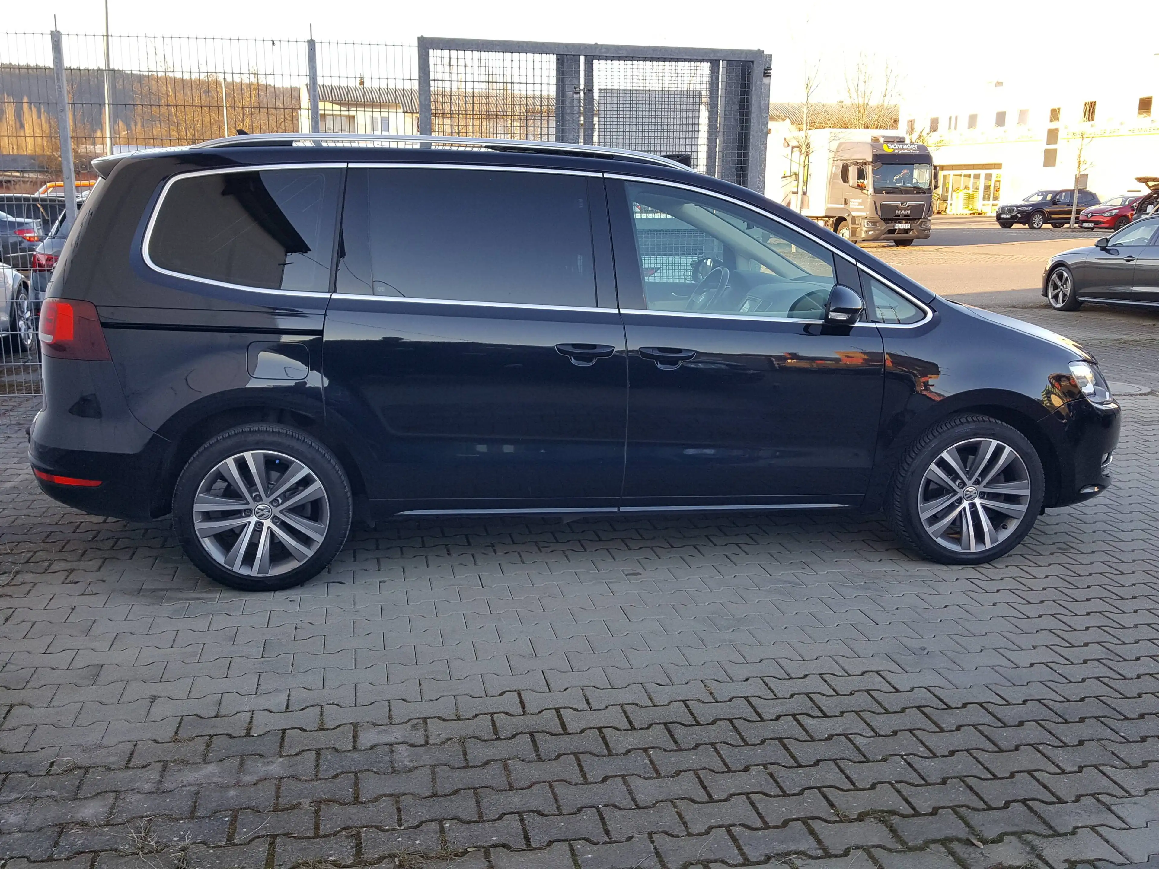 Volkswagen Sharan 2.0 TDI DSG Highline 7-Sitzer Stdhzg Pano ACC+TOT+SPUR AHK RFK — photo 8