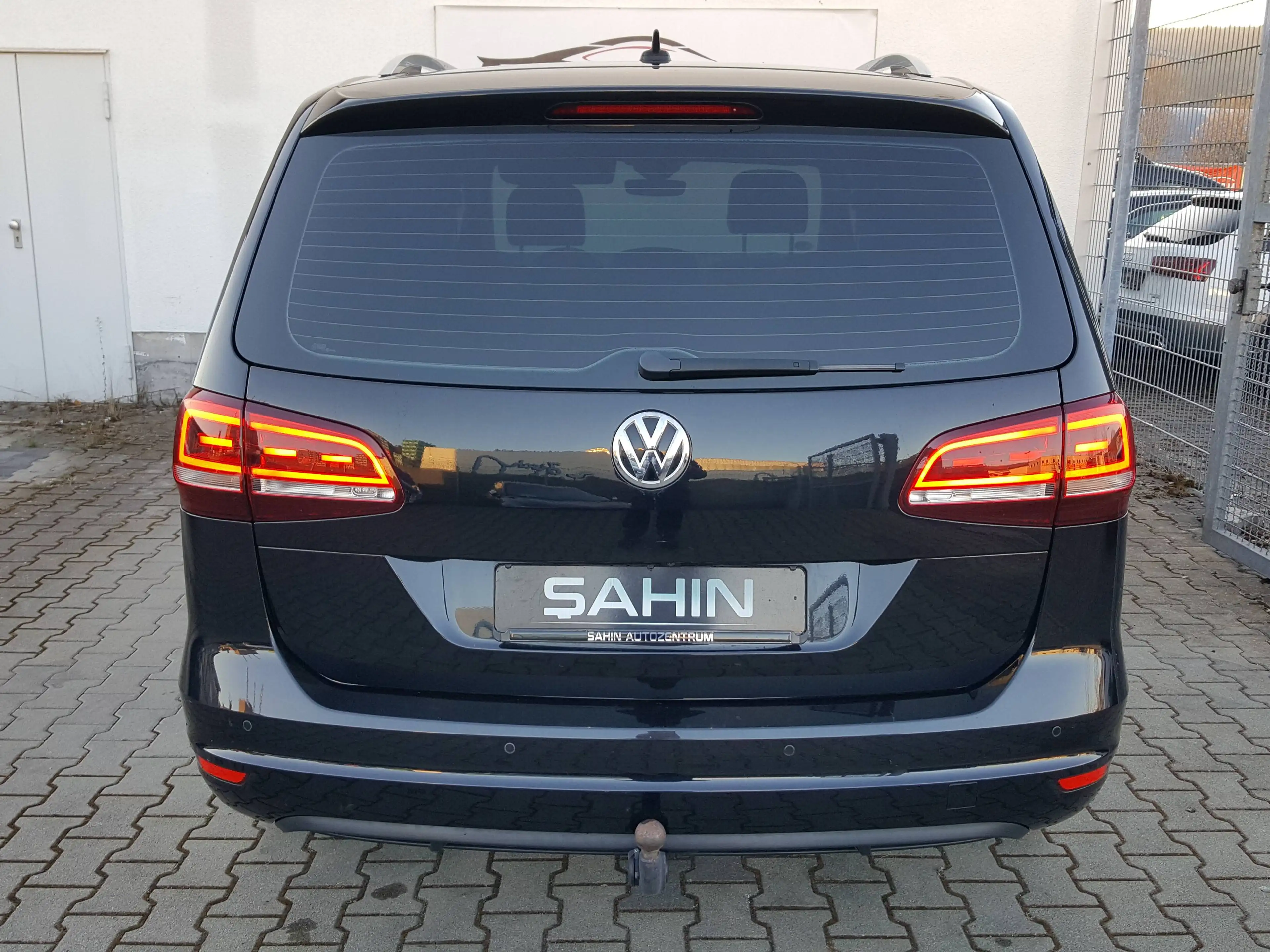 Volkswagen Sharan 2.0 TDI DSG Highline 7-Sitzer Stdhzg Pano ACC+TOT+SPUR AHK RFK — photo 4