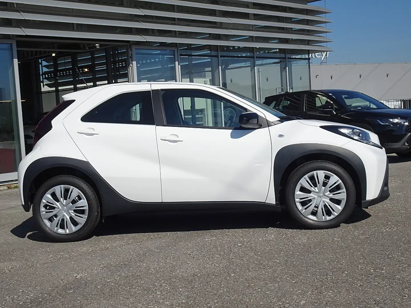 Toyota Aygo X 1,0 VVT-i Play *Prompt Weiß - 2