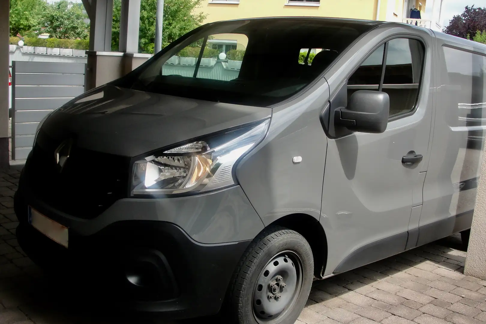 Renault Trafic L1H1 Grau - 1