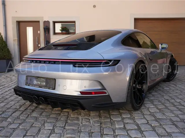 Porsche 911 view 3