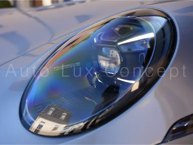 Porsche 911 view 10
