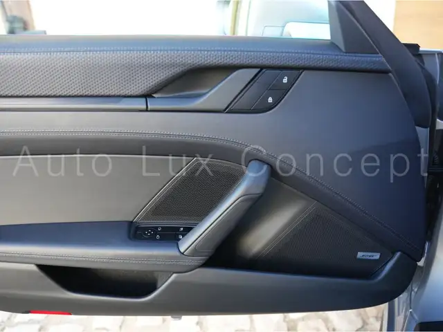 Porsche 911 view 14