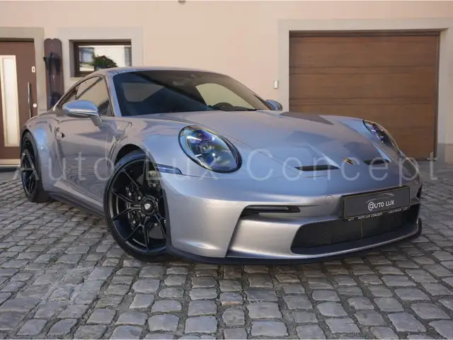 Porsche 911 view 2