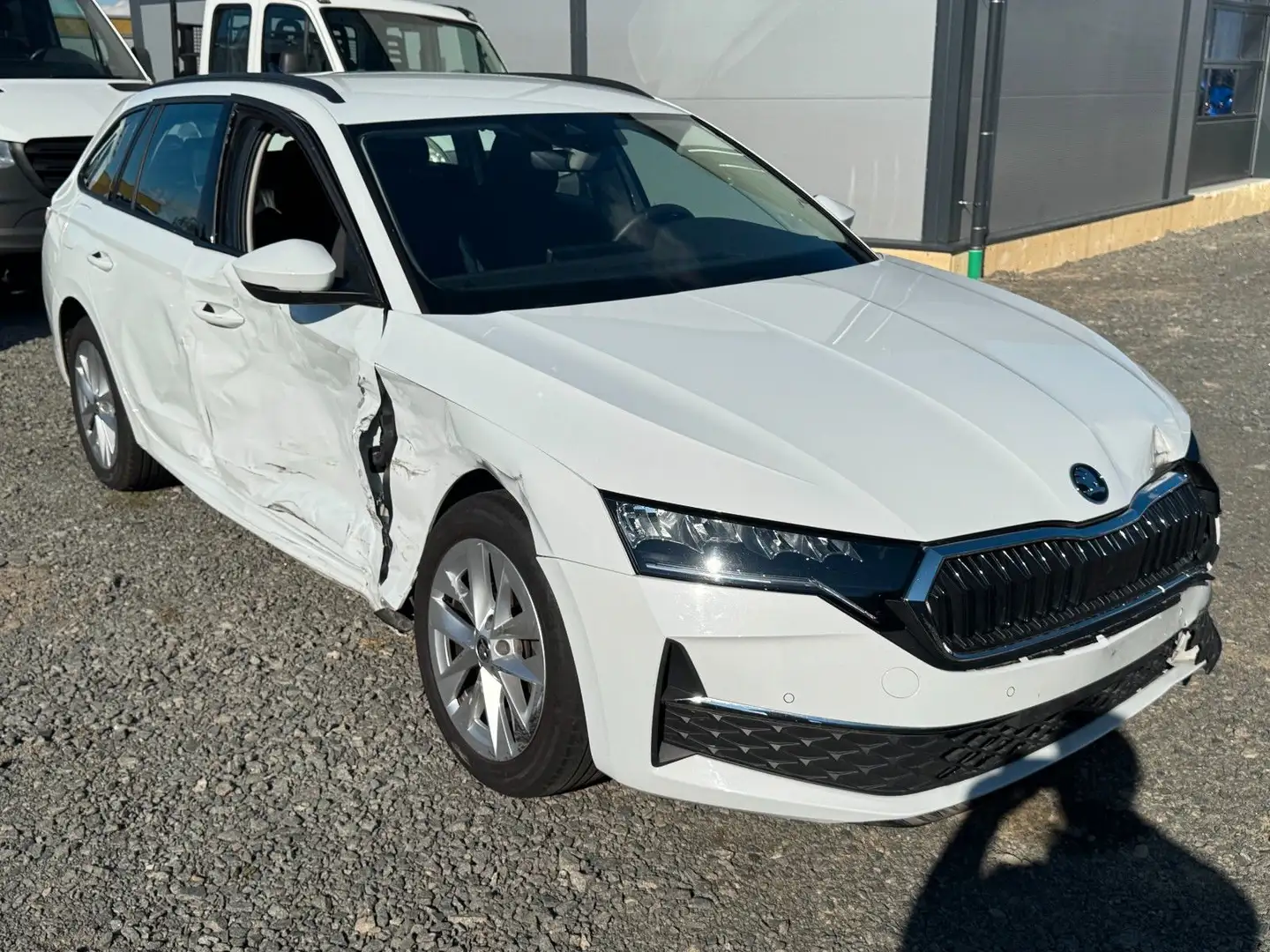 Skoda Octavia Combi 2.0 TDI Selection LED NAVI AHK Weiß - 2