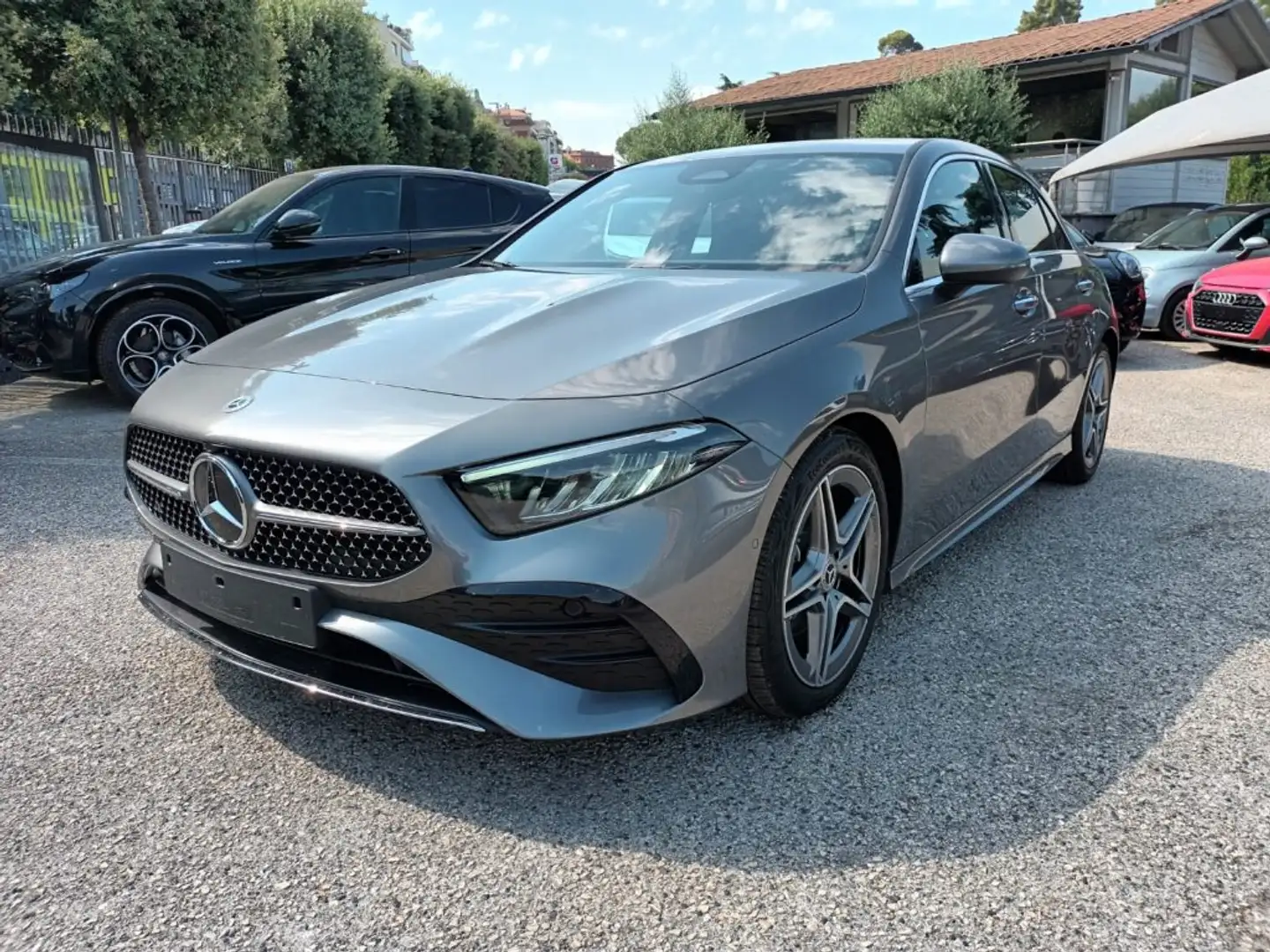 Mercedes-Benz A 200 D AUTOMATIC AMG ADVANCED 150CV NAV CAM "18 CARPLAY Grigio - 2