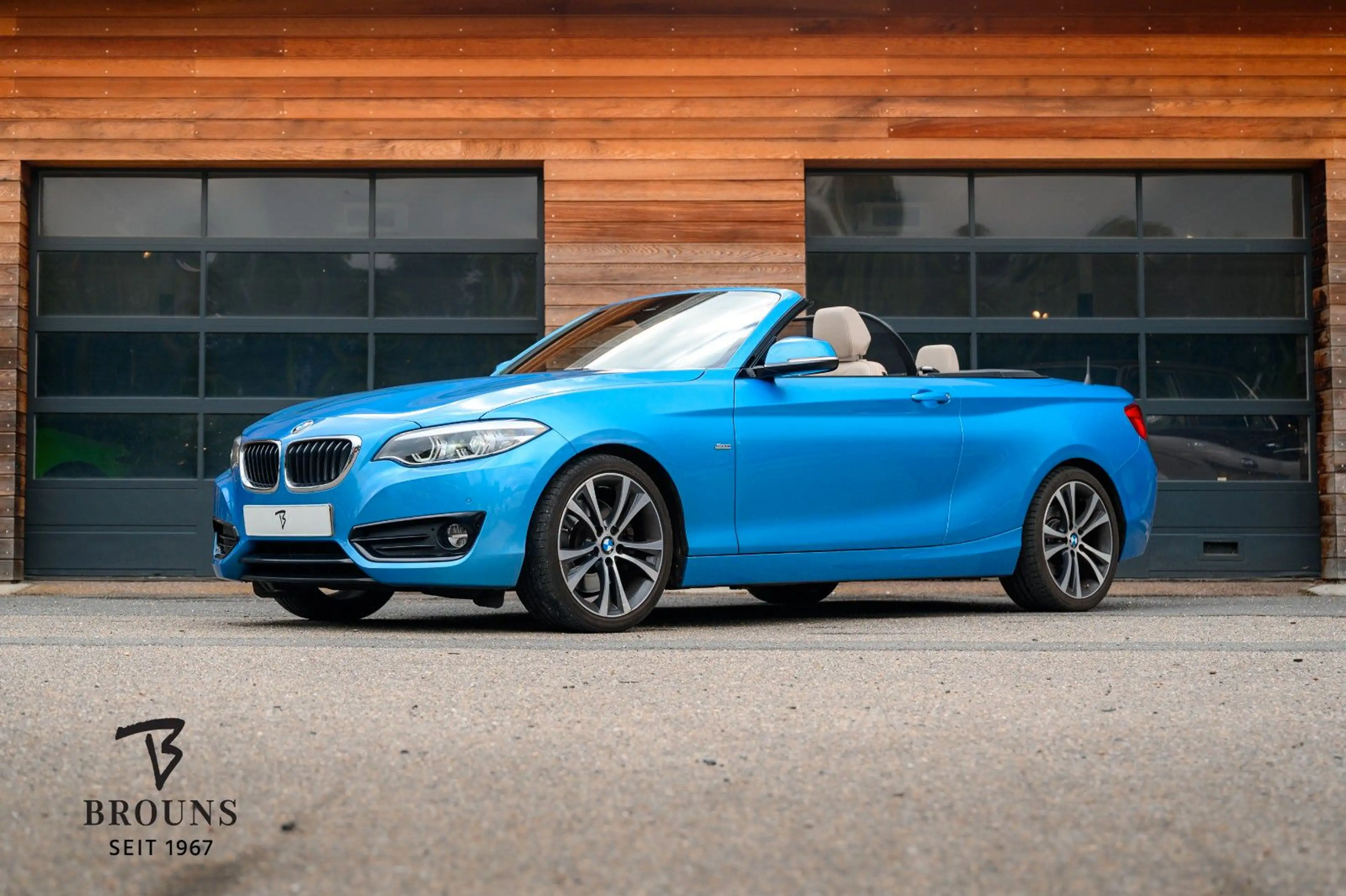 BMW 230 i Cabrio Sport Line 252PS