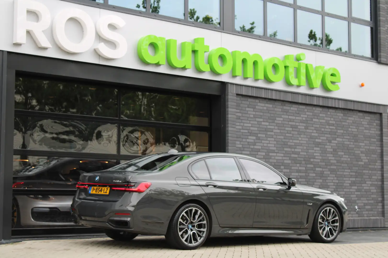 BMW 745 7-serie 745e High Executive | BTW | PANO | ACHTERA Grijs - 2