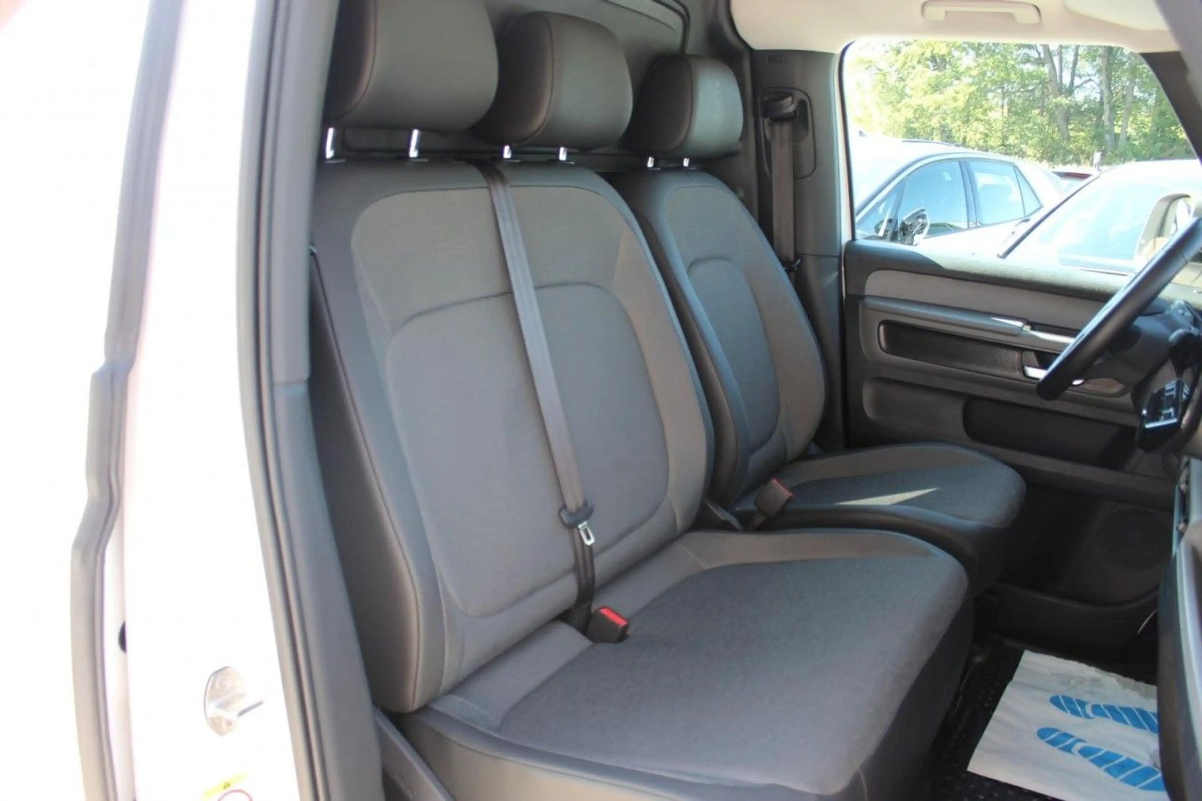 Volkswagen ID. Buzz Cargo 82kW ACC+Kamera+REGAL+TravelAssist Klima Navi — photo 10