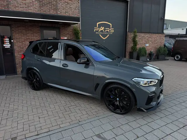 BMW X5 view 11