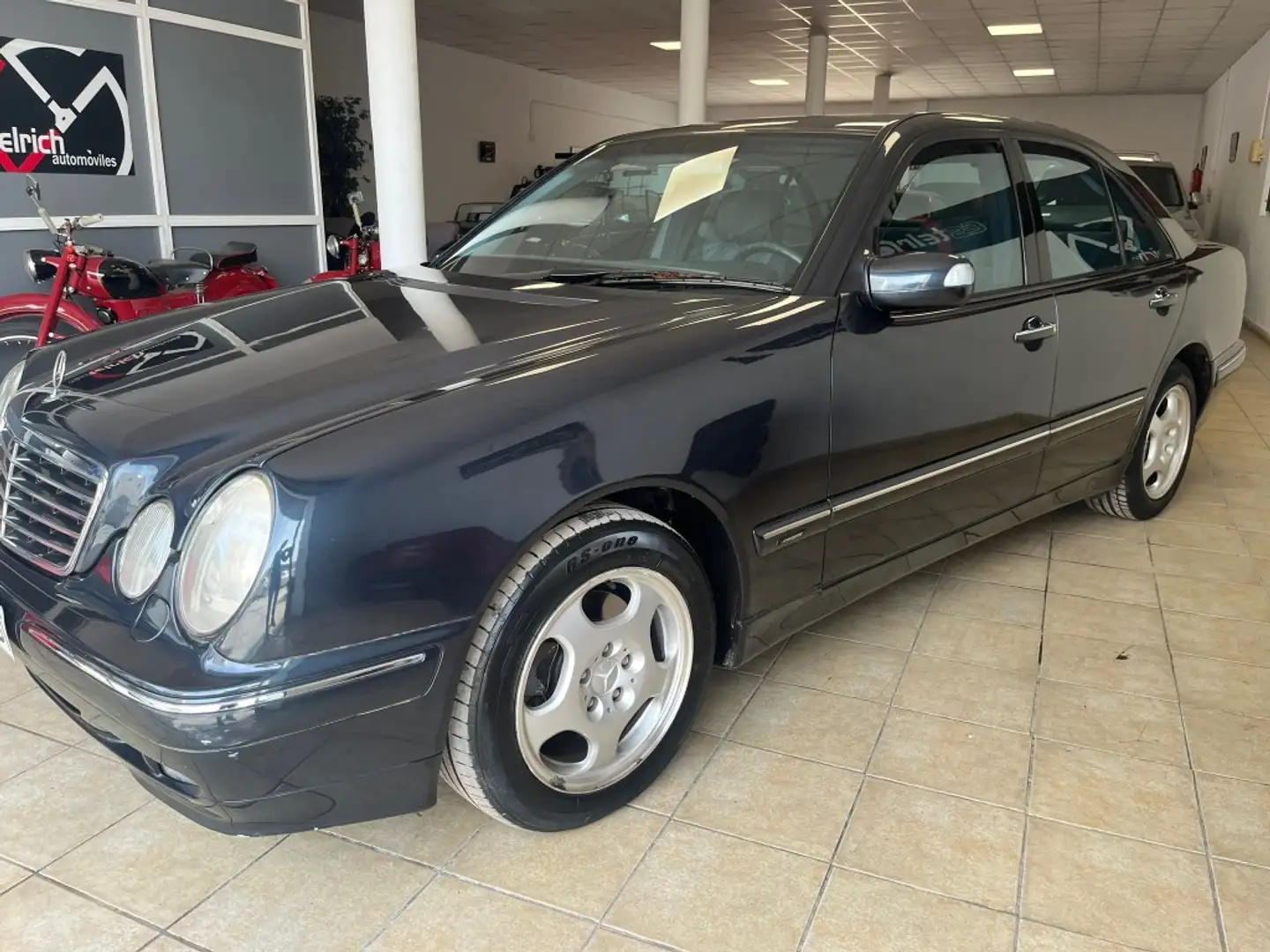 Mercedes-Benz MERCEDES-BENZ Clase E Familiar  Automático de 4 P Albastru - 2