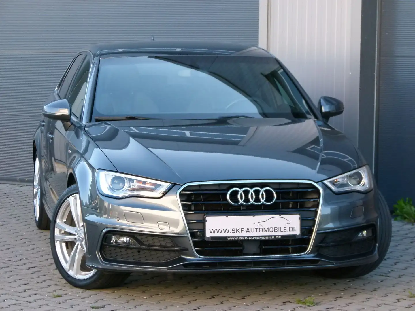 Audi A3 Sportb. S-Line Sportpaket Navi AHK 1-Hand ACC Grau - 2