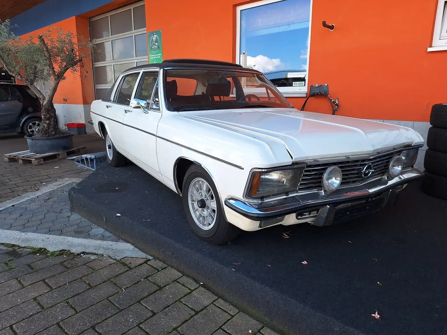 Opel Diplomat Diplomat E Weiß - 1