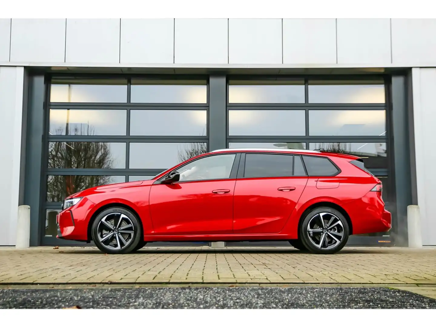 Opel Astra Break - Hybr. - Elegance - Op Voorraad - Navi Pro Rood - 2