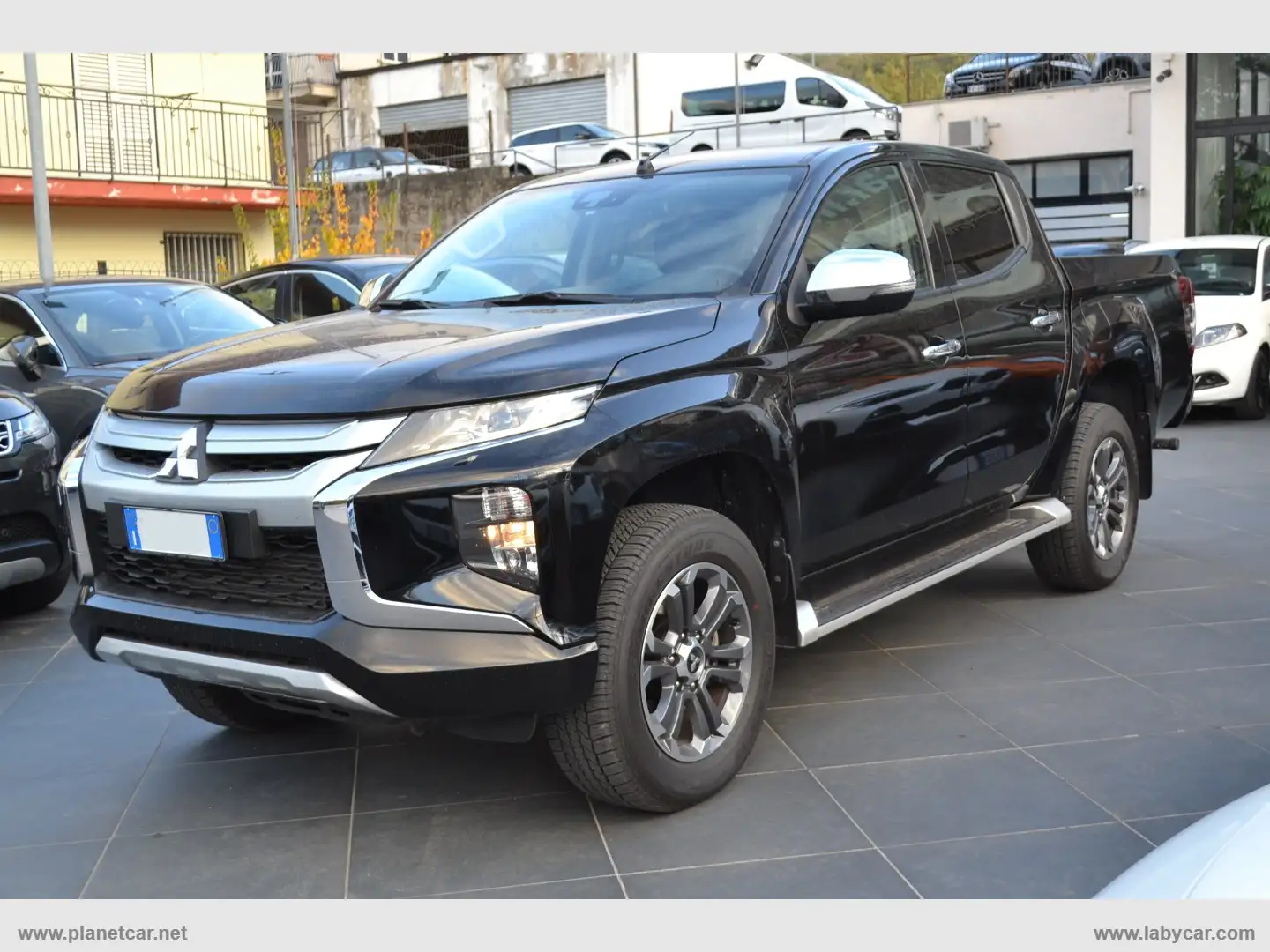 Mitsubishi L200 2.3 D Club Cab 4x4 Sup.Sel. Intense Schwarz - 1