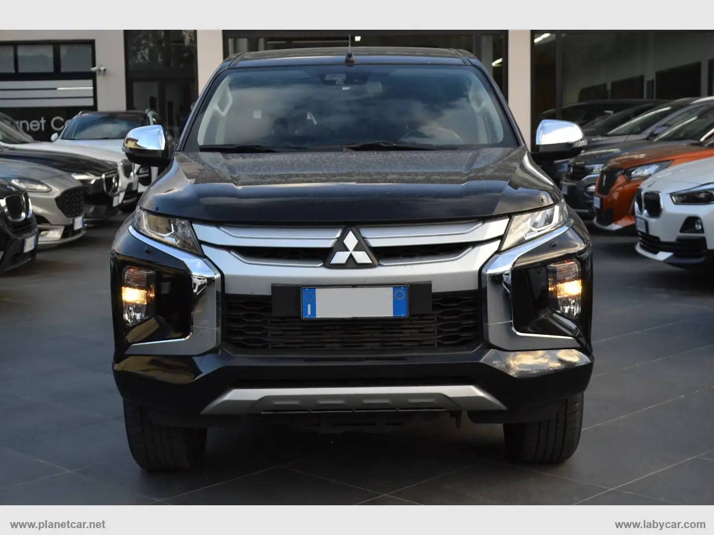Mitsubishi L200 2.3 D Club Cab 4x4 Sup.Sel. Intense Schwarz - 2