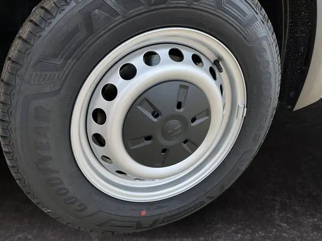 Volkswagen Transporter view 15