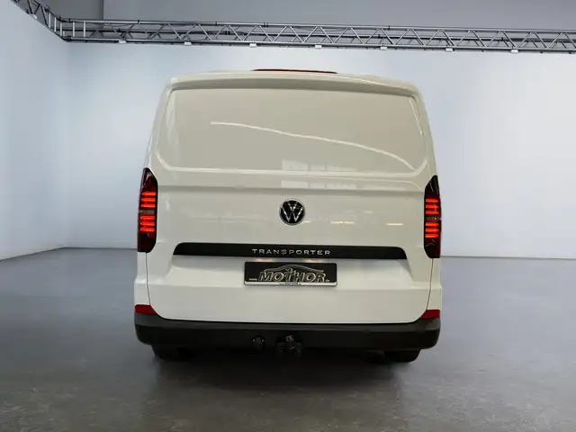 Volkswagen Transporter view 5