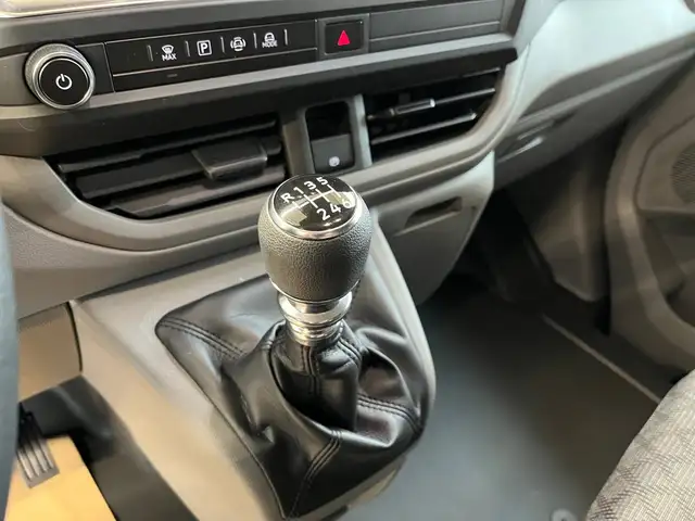 Volkswagen Transporter view 9