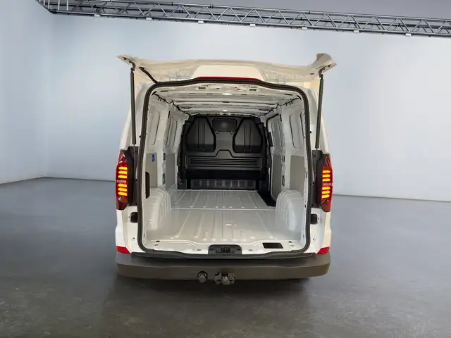 Volkswagen Transporter view 14