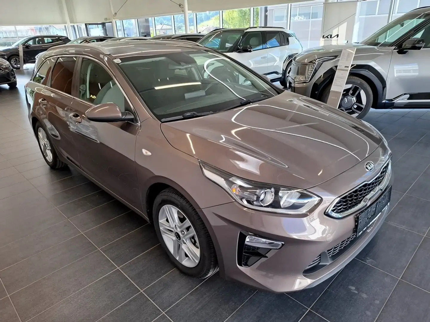 Kia Ceed SW / cee'd SW ceed SW 1,6 CRDi SCR ISG Silber Bruin - 2