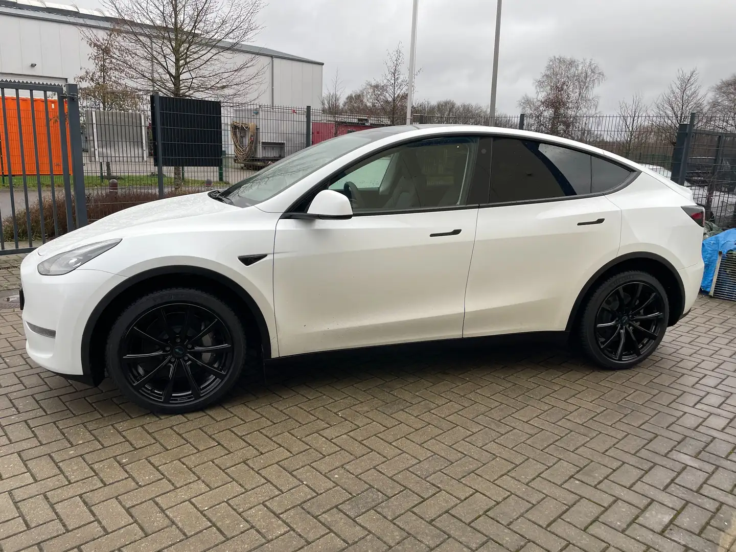 Tesla Model Y Long Range AWD "AHK-BOOST-20ZOLL" Weiß - 1