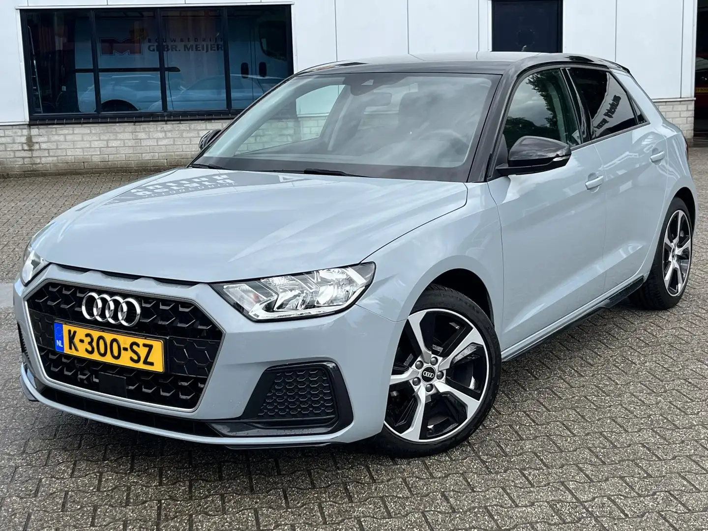 Audi A1 Sportback 25 TFSI EPIC CARPLAY ECC CRUISE DIGI DAS Grijs - 2