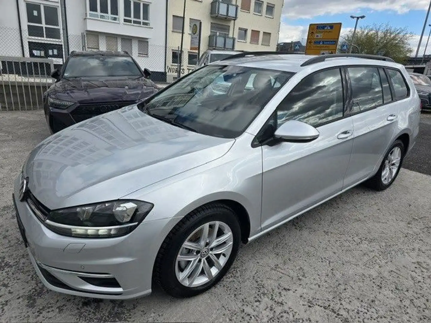 Volkswagen Golf VII Variant Comfortline BMT 1,5 TSI AUTOMAT Silber - 1