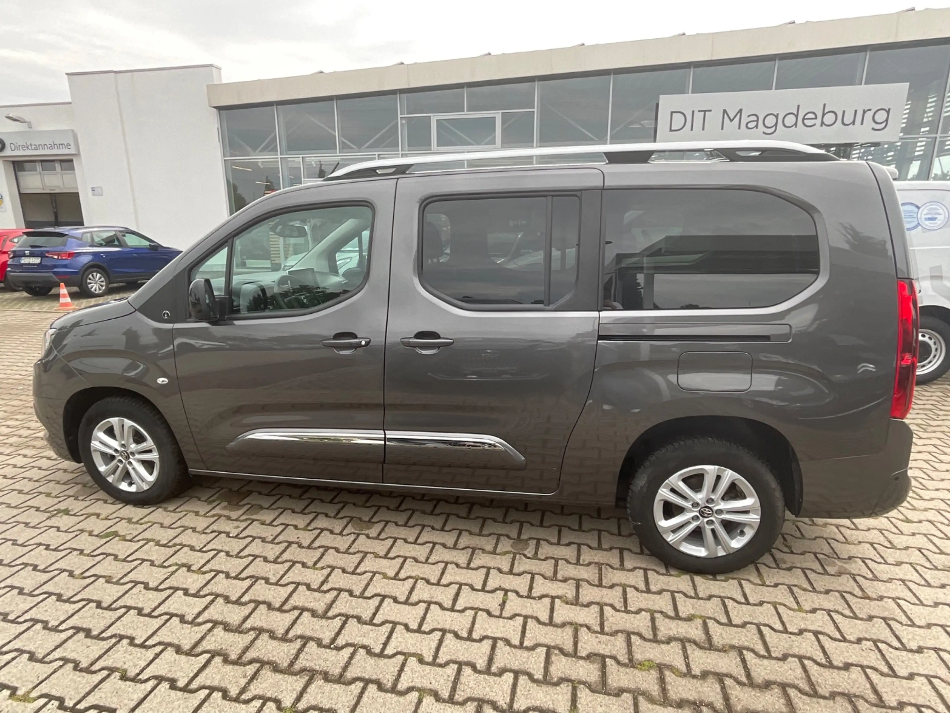 Toyota Proace City Verso 1.2 L2 Team D 7Sitzer,Comfort2 — photo 4