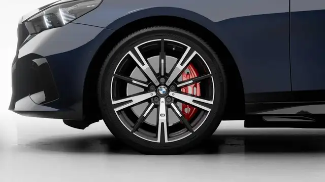 BMW 5 Series view 7