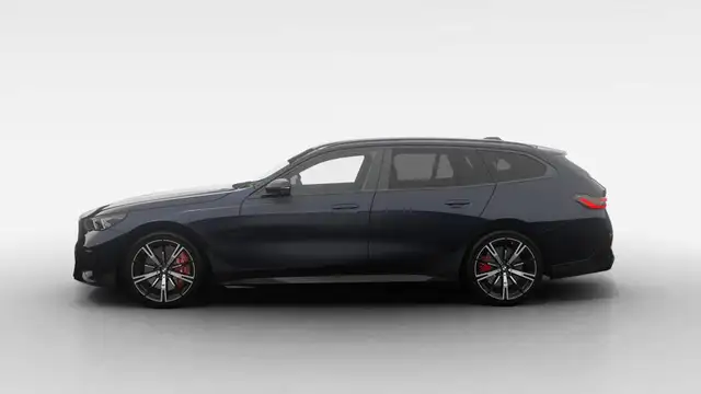 BMW 5 Series view 4