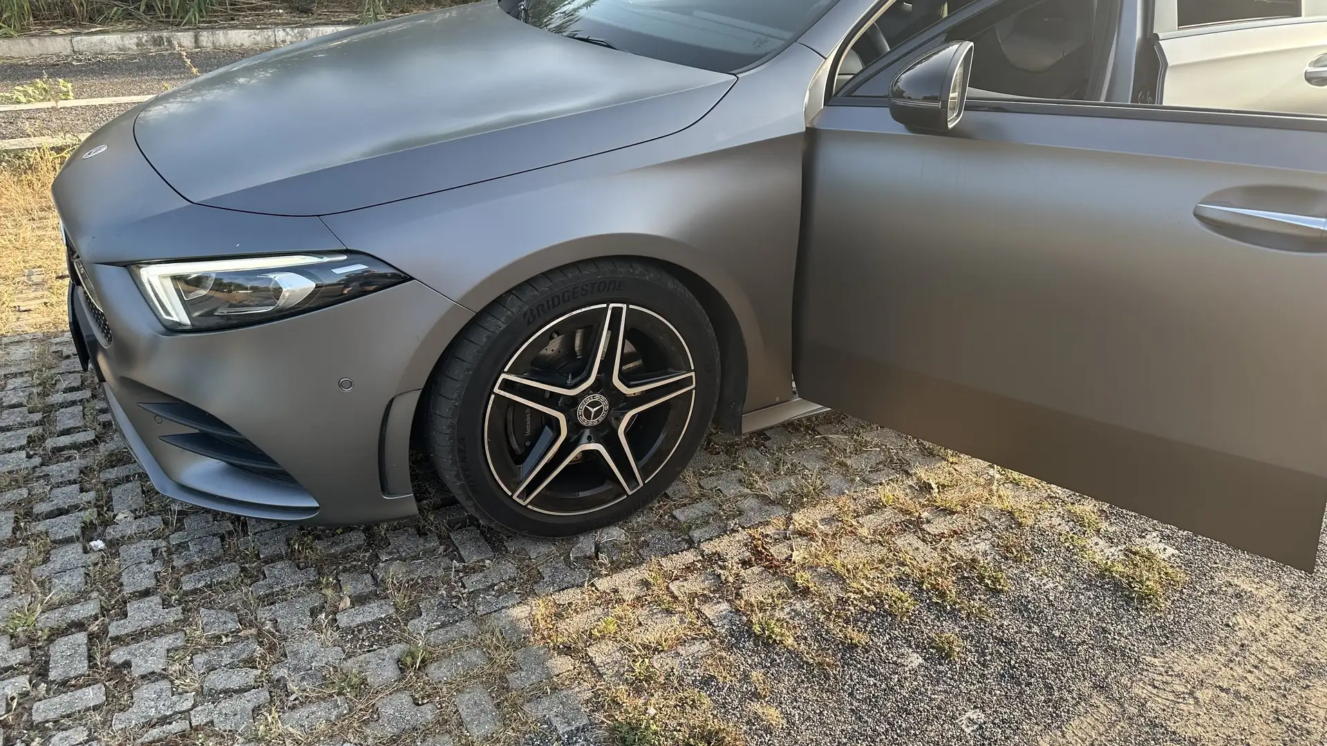 Mercedes-Benz A 220 D premium 4matic AMG line Gris - 2
