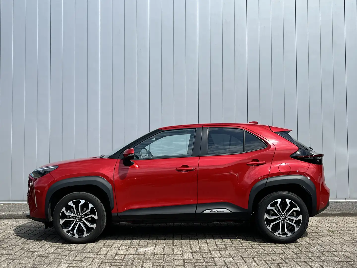Toyota Yaris Cross 1.5 Hybrid First Edition NL auto Trekhaak Dealer o Rood - 2