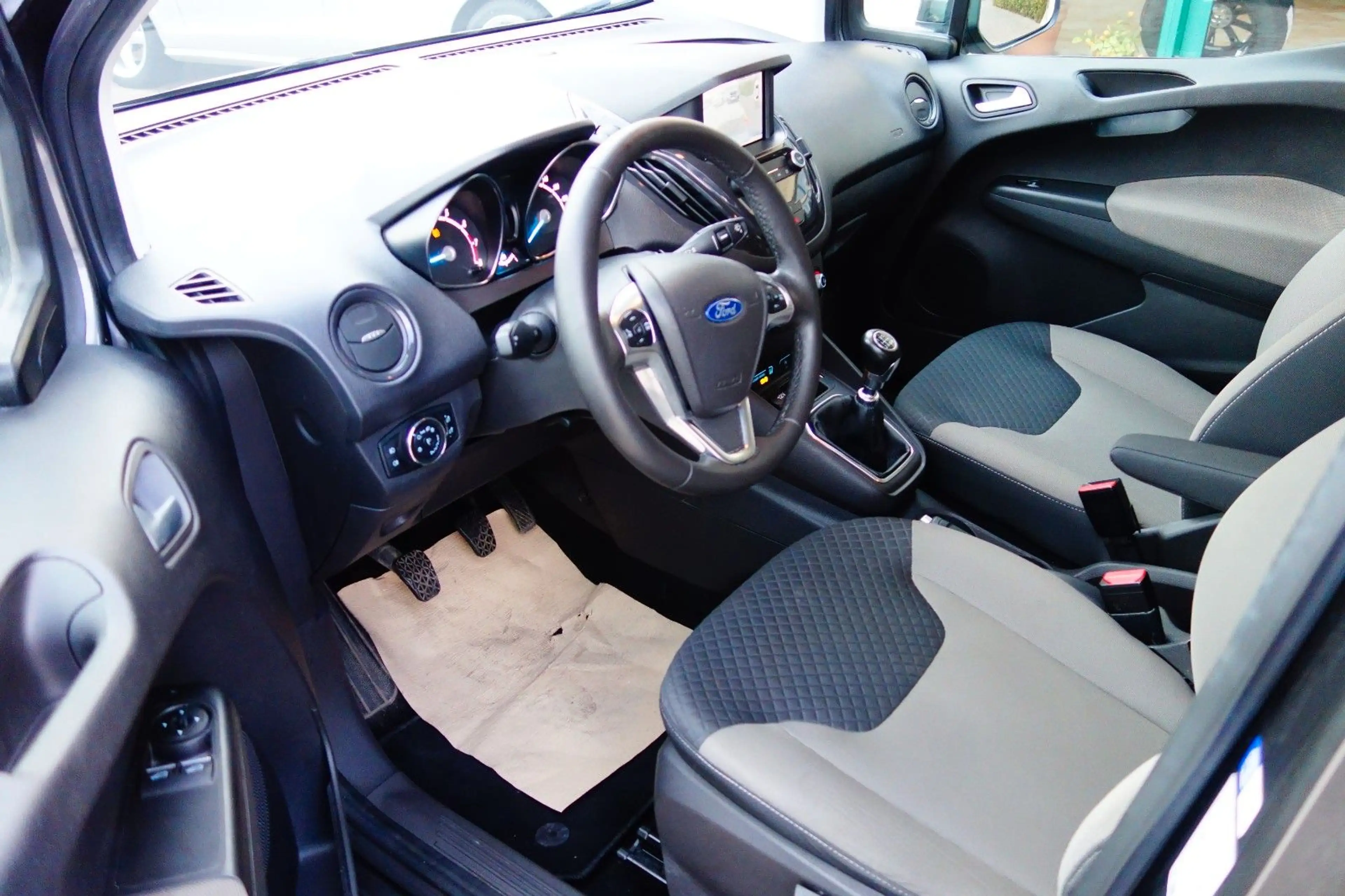Ford Tourneo Courier Titanium,Navi,Camera,PDC,Apple — photo 5