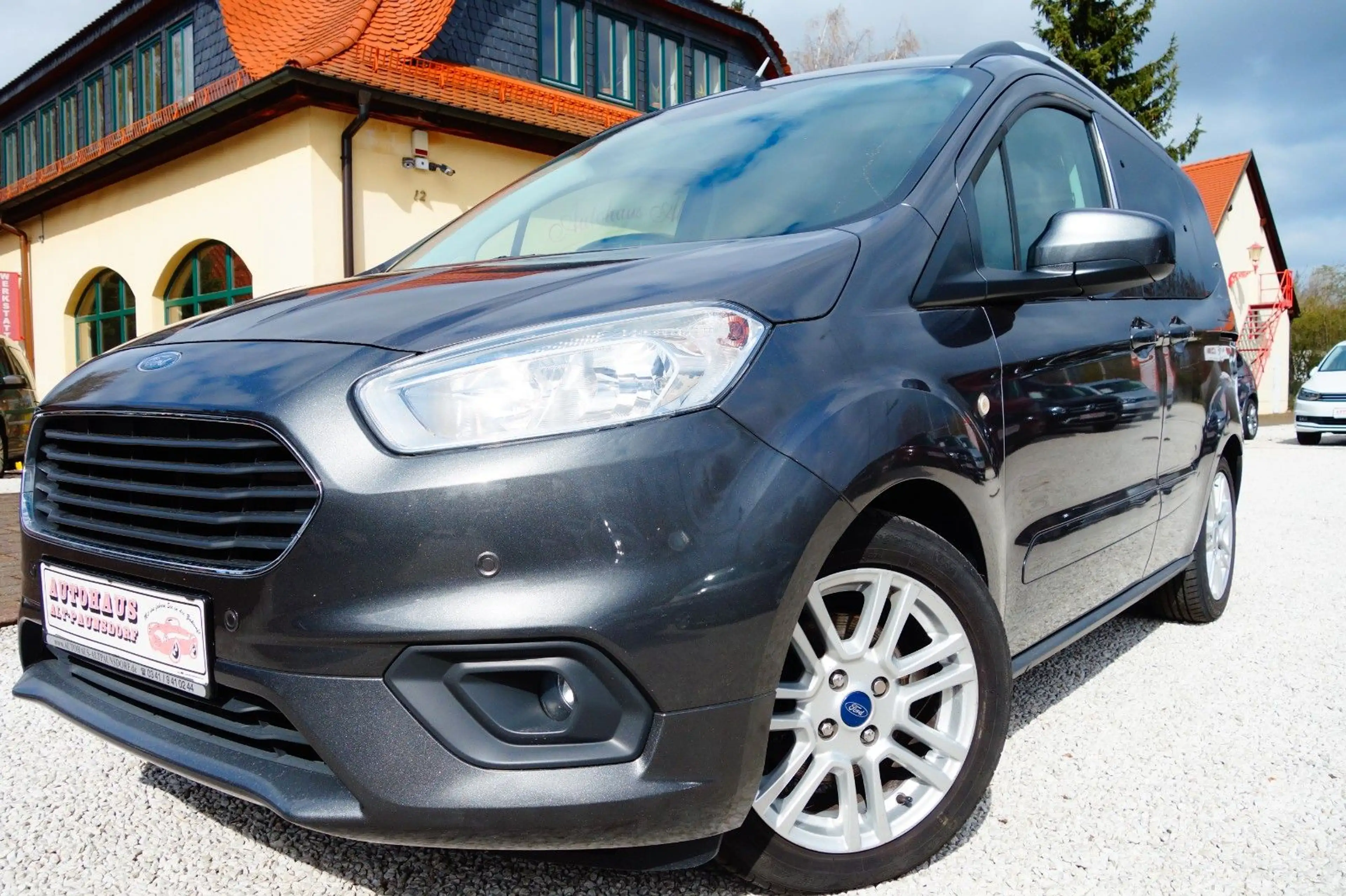 Ford Tourneo Courier Titanium,Navi,Camera,PDC,Apple