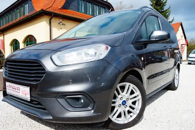 Ford Tourneo Courier Titanium,Navi,Camera,PDC,Apple