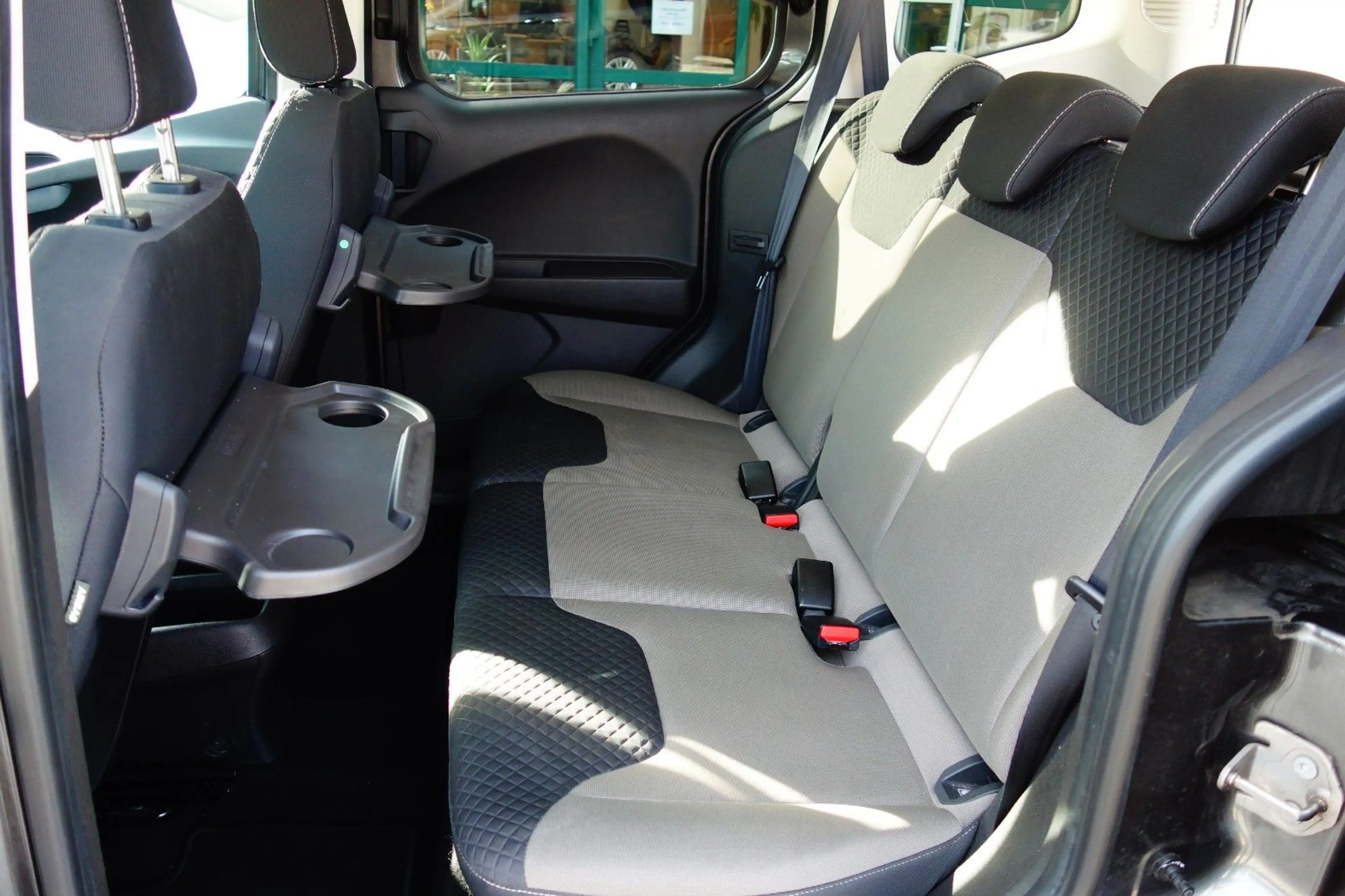 Ford Tourneo Courier Titanium,Navi,Camera,PDC,Apple — photo 10