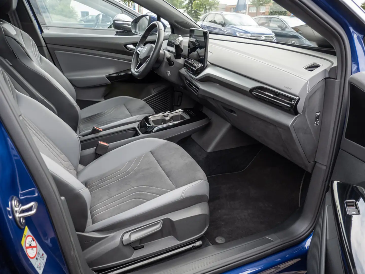 Volkswagen ID.5 Pro Performance AHK ACC PANO MATRIX-LED Bleu - 2