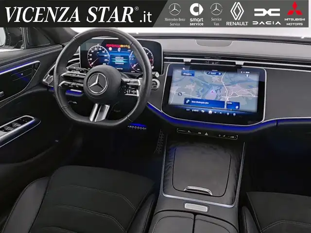 Mercedes-Benz E-Class view 4